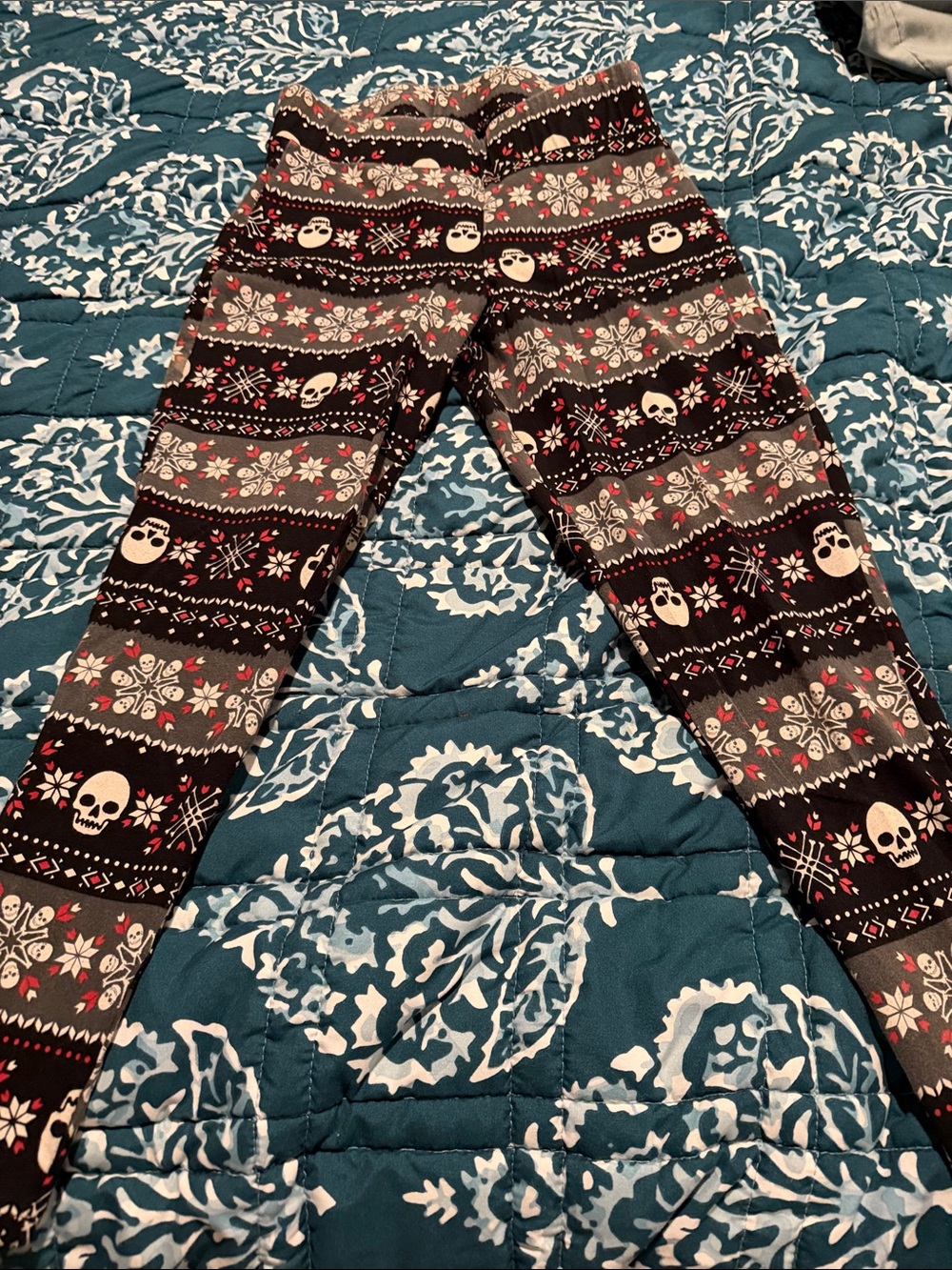 torrid Black, Gray and Red Skull Pattern Girls' Leggings
